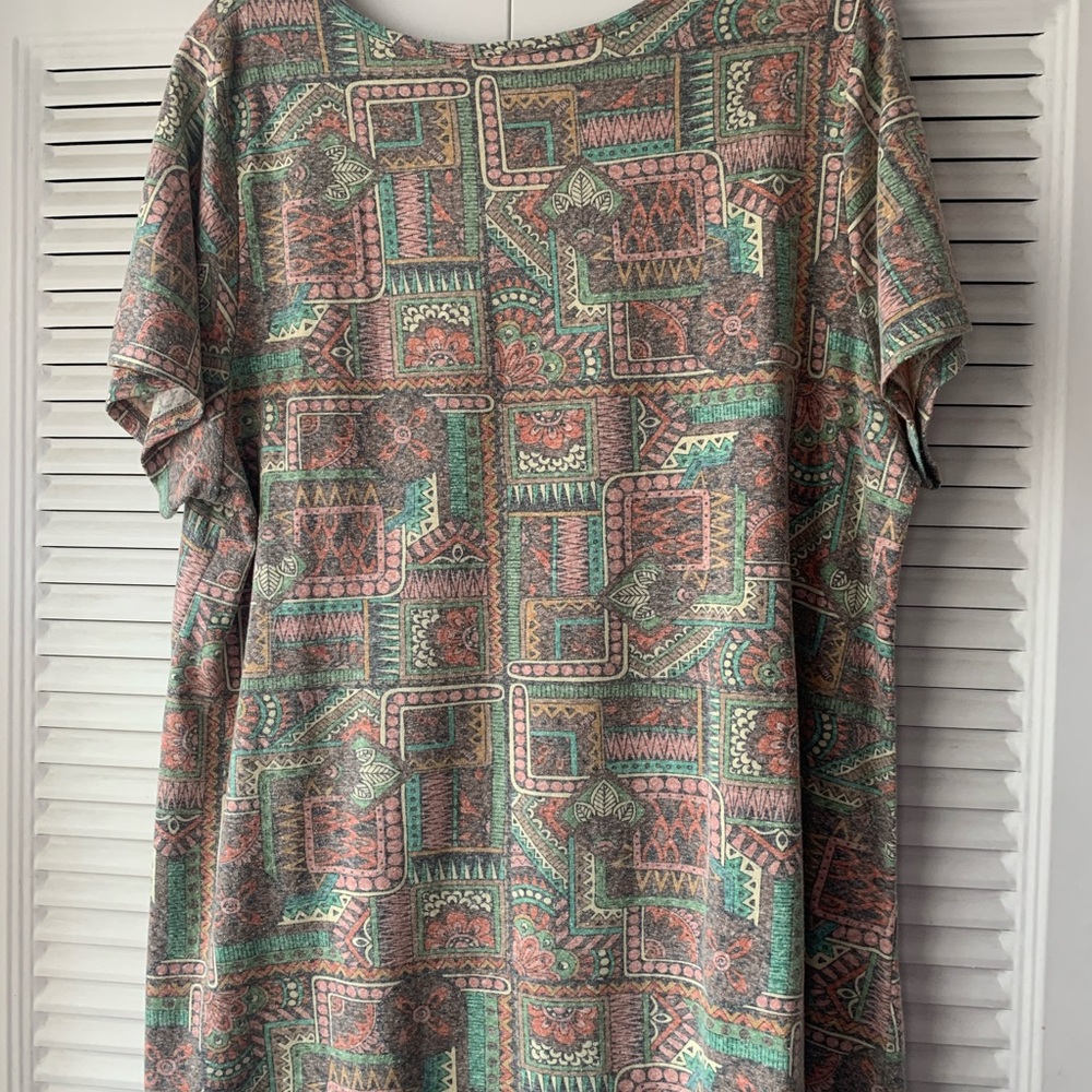 Worn once Lula Roe perfect T